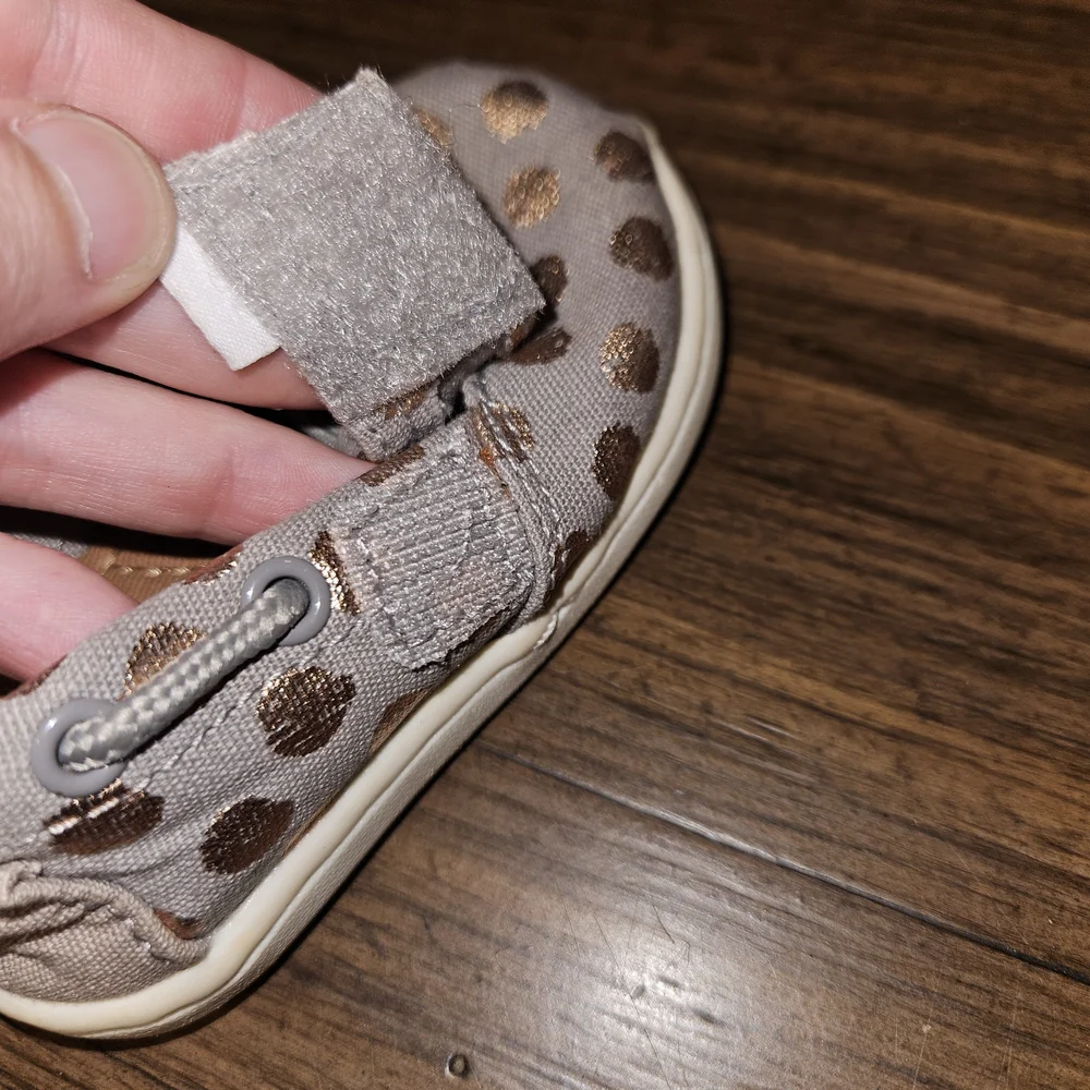 TOMS Baby Walker Shoes in Gray with Metallic Dots T4
